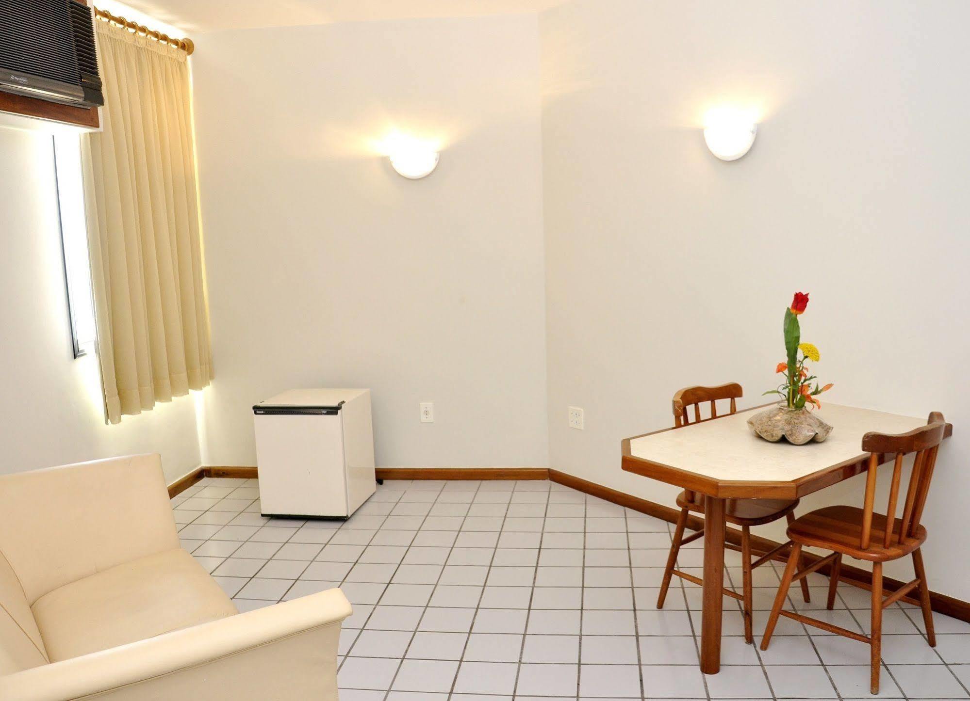 Hostess Hotel 维拉维尔哈 外观 照片
